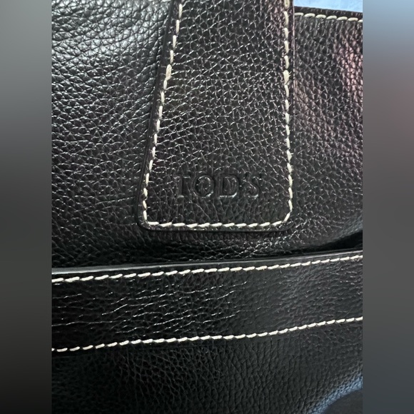 TOD’s black Pebbled Leather bag with dark gray Suede Interior.  Meas. 15 x 9in - Picture 2 of 16